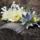 květinový hřebínek do vlasů, zdobený látkovými kvítky, lístečky a bobulemi 