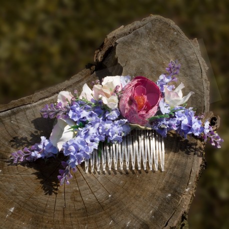 květinový hřebínek, zdobený umělými kvítky levandule a pryskyřníku